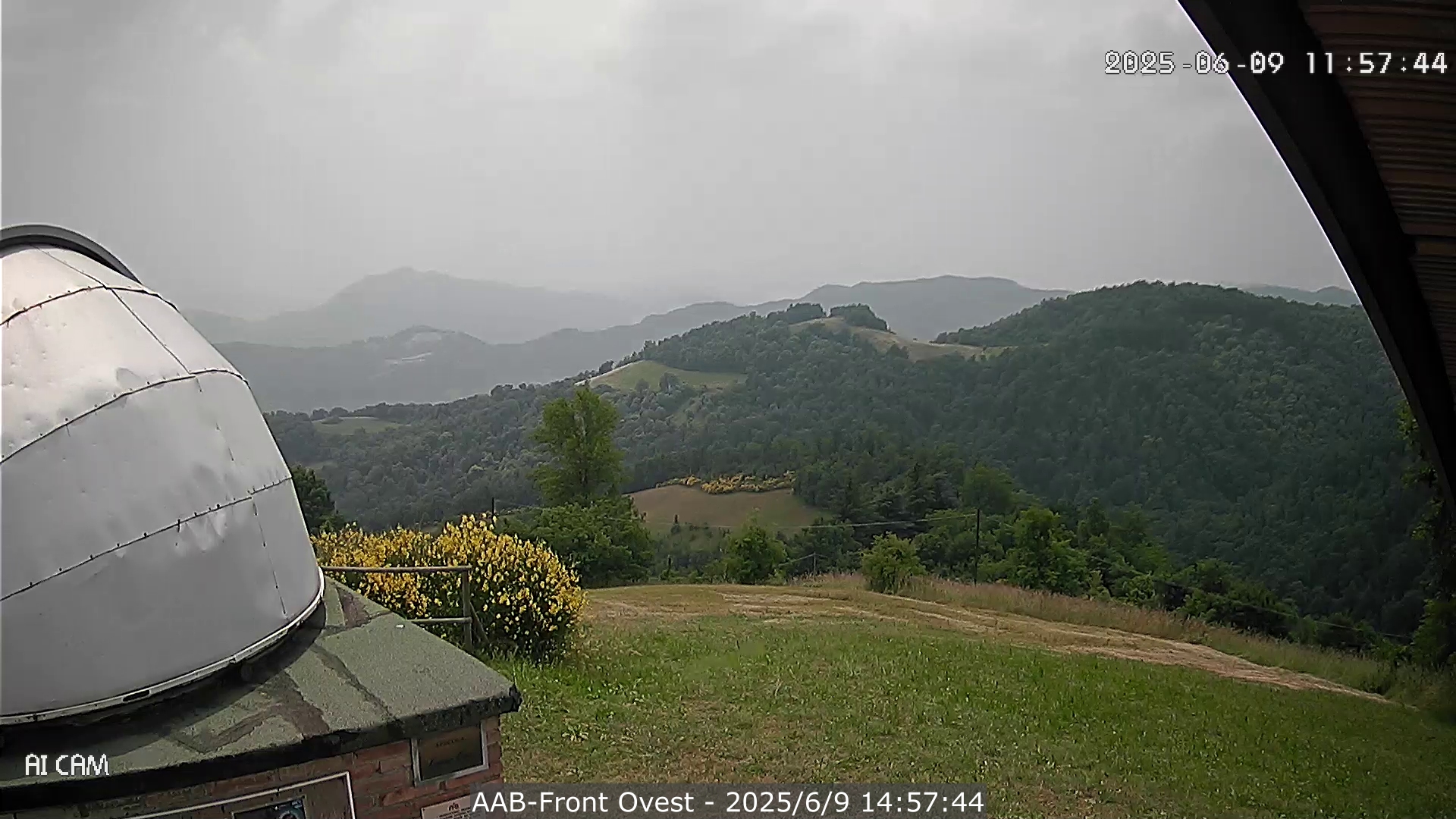 immagine della webcam nei dintorni di Sant'Agata Bolognese: webcam Monte San Pietro